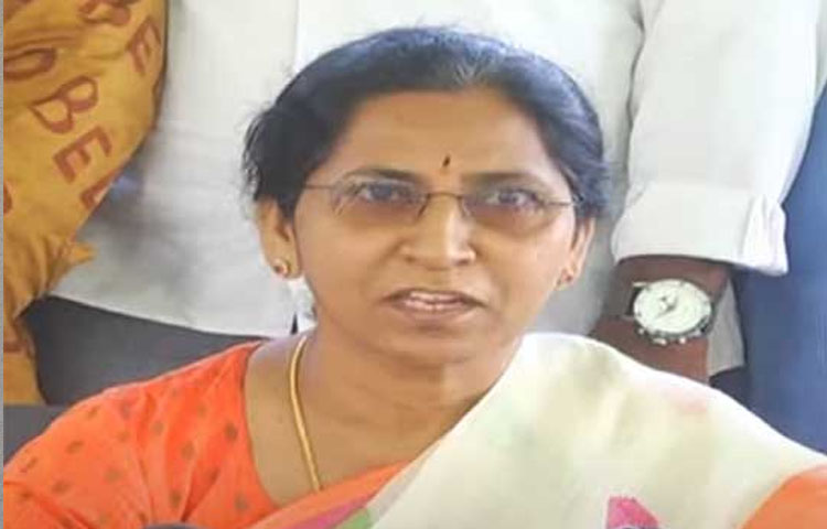 పోటీపై ఈటల సతీమణి ఆసక్తికర వ్యాఖ్యలు పోటీపై ఈటల సతీమణి ఆసక్తికర వ్యాఖ్యలు