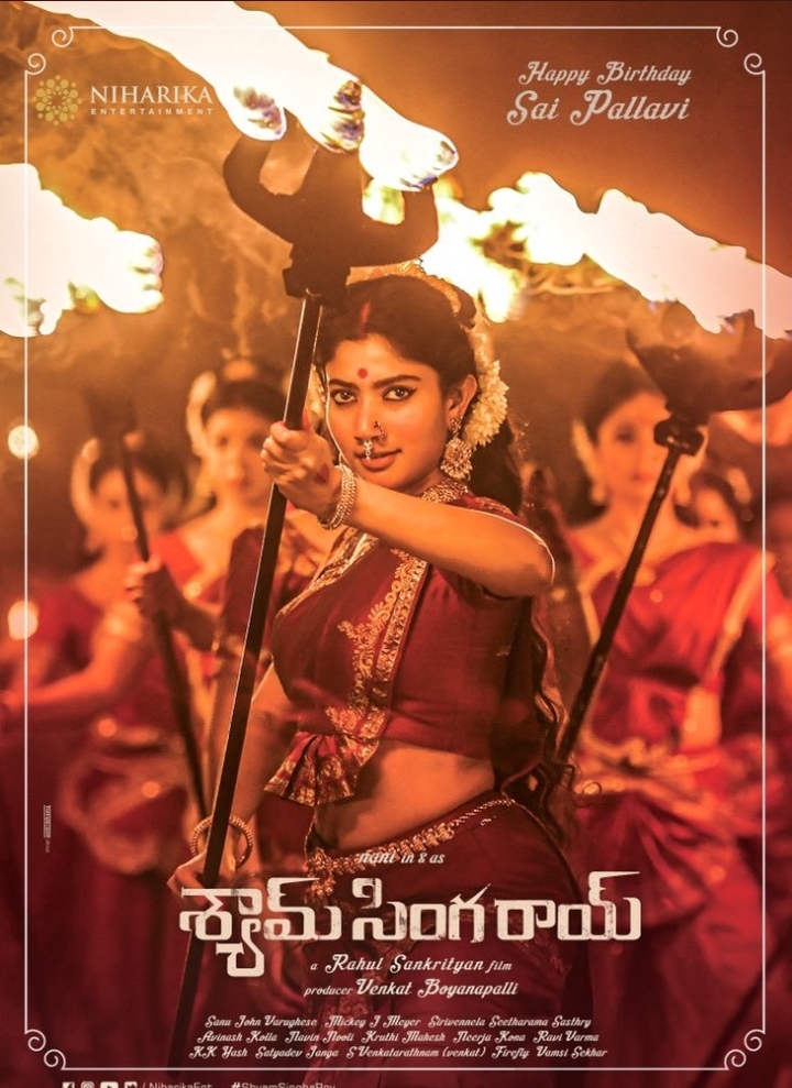 సాయి పల్లవి లుక్ అదిరిపోలా.. సాయి పల్లవి లుక్ అదిరిపోలా..