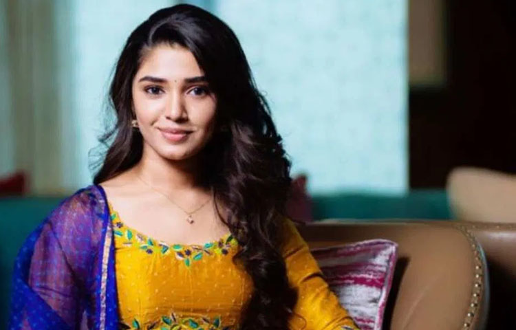 ఆ టైపు అబ్బాయిలంటే అసహ్యం: కృతీ శెట్టి ఆ టైపు అబ్బాయిలంటే అసహ్యం: కృతీ శెట్టి