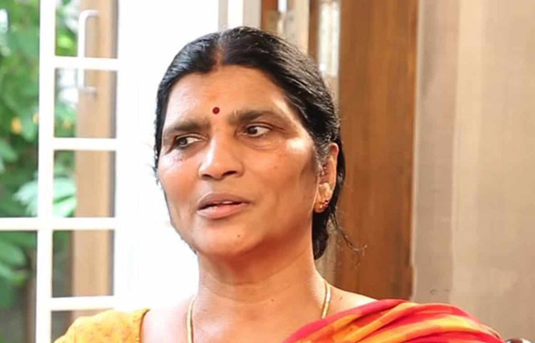 ఎన్టీఆర్ పేరు మారిస్తే…లక్ష్మీ పార్వతి ఏం చేస్తోంది? ఎన్టీఆర్ పేరు మారిస్తే…లక్ష్మీ పార్వతి ఏం చేస్తోంది?