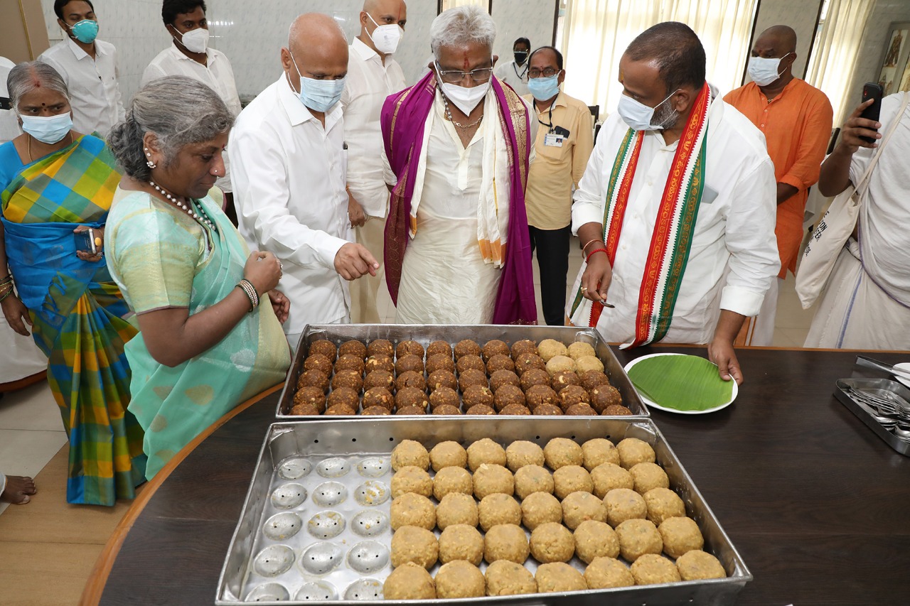 గోవిందుడికి గో ఆధారిత ప్రకృతి నైవేద్యం : టిటిడి ఛైర్మన్ గోవిందుడికి గో ఆధారిత ప్రకృతి నైవేద్యం : టిటిడి ఛైర్మన్