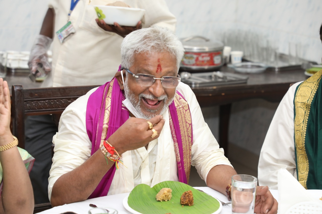 టిటిడి ట్రస్టుకు రూ.5 లక్షలు విరాళం అందించిన టిటిడి ఛైర్మన్ టిటిడి ట్రస్టుకు రూ.5 లక్షలు విరాళం అందించిన టిటిడి ఛైర్మన్