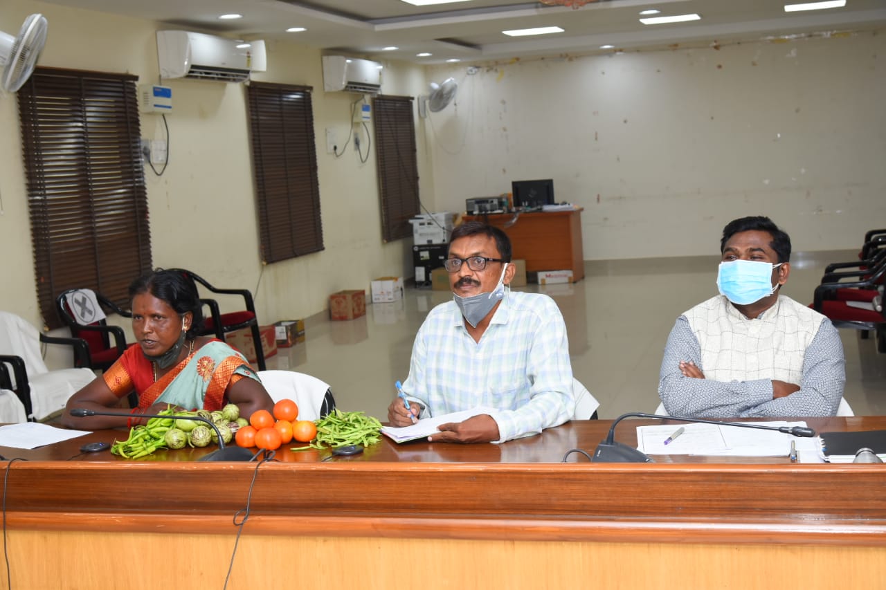 అనంత మహిళా రైతును ప్రశంసించిన ప్రధాని మోడీ అనంత మహిళా రైతును ప్రశంసించిన ప్రధాని మోడీ