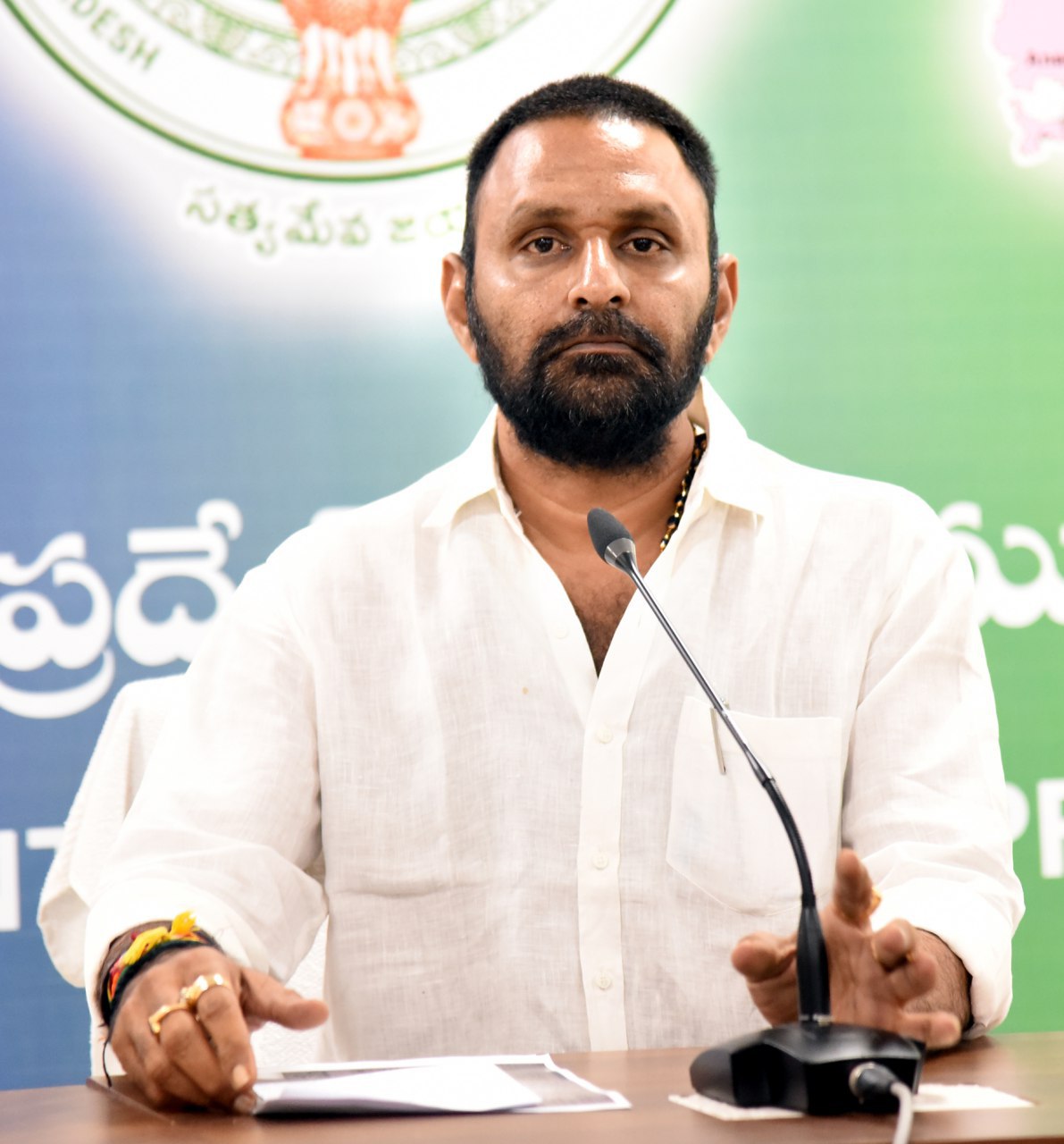 ఎంఆర్పీ, ఇతర ఉల్లంఘనలపై రాష్ట్రవ్యాప్తంగా 3 వేల 337 కేసులు నమోదు చేశాం ఎంఆర్పీ, ఇతర ఉల్లంఘనలపై రాష్ట్రవ్యాప్తంగా 3 వేల 337 కేసులు నమోదు చేశాం