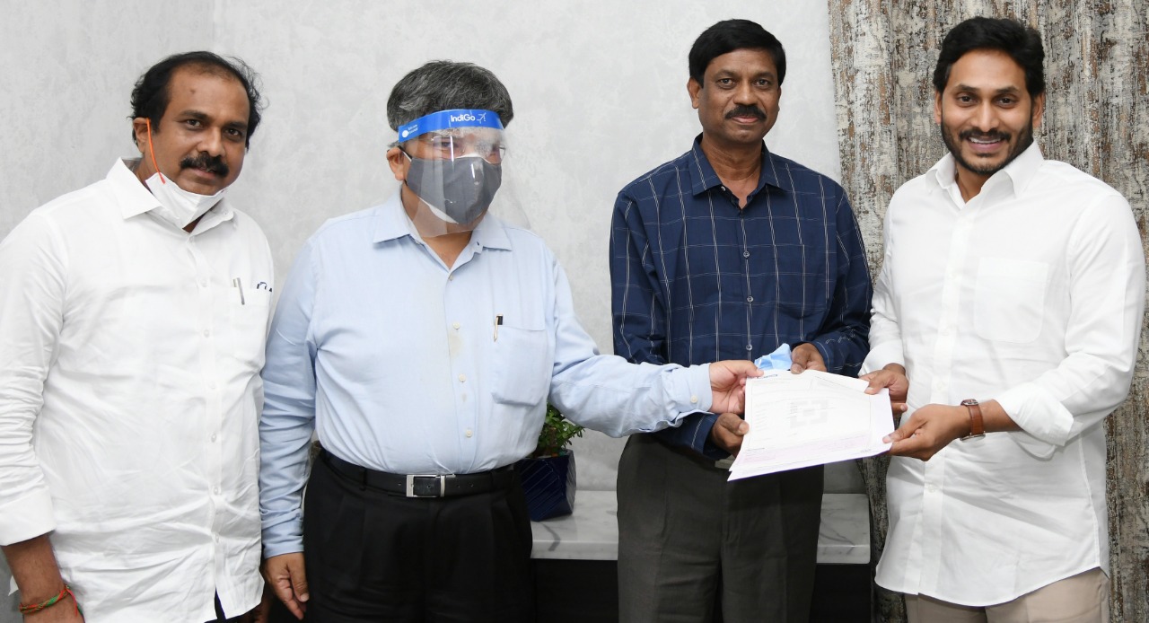 ముఖ్యమంత్రి సహాయనిధికి కోరమాండల్ ఇంటర్నేషనల్ లిమిటెడ్ రూ.2 కోట్లు విరాళం. ముఖ్యమంత్రి సహాయనిధికి కోరమాండల్ ఇంటర్నేషనల్ లిమిటెడ్ రూ.2 కోట్లు విరాళం.