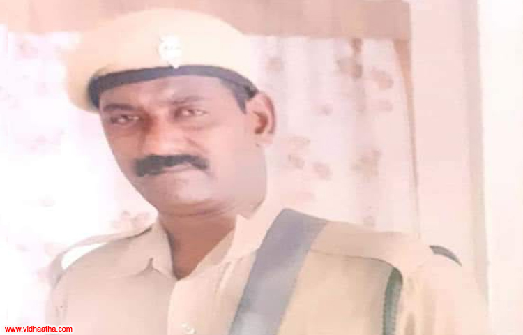 తుపాకీ మిస్ఫైర్.. హెడ్ కానిస్టేబుల్ మృతి తుపాకీ మిస్ఫైర్.. హెడ్ కానిస్టేబుల్ మృతి