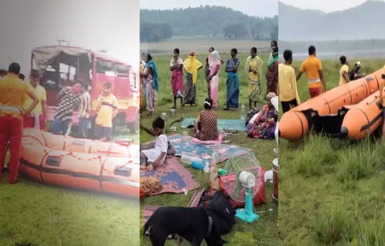 నాటు పడవలు బోల్తా.. నాటు పడవలు బోల్తా..