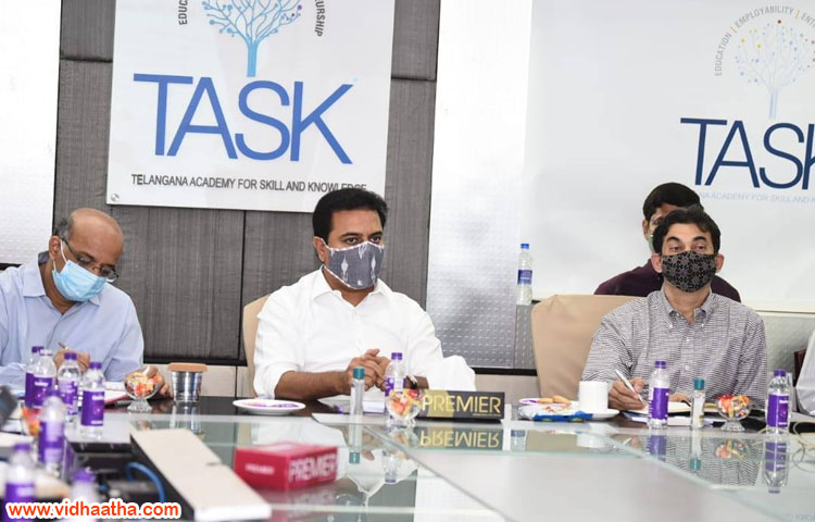 సమావేశమైన కొవిడ్ టాస్క్ఫోర్స్ కమిటీ సమావేశమైన కొవిడ్ టాస్క్ఫోర్స్ కమిటీ