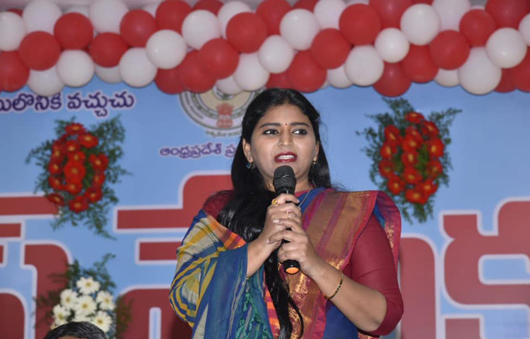 ఆక్సిజన్ కోసం ఎమ్మెల్యే జొన్నలగడ్డ విరాళం ఆక్సిజన్ కోసం ఎమ్మెల్యే జొన్నలగడ్డ విరాళం