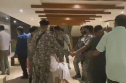 ఎంపీ రఘురామకృష్ణను మరోసారి విచారించనున్న సీఐడీ అధికారులు ఎంపీ రఘురామకృష్ణను మరోసారి విచారించనున్న సీఐడీ అధికారులు