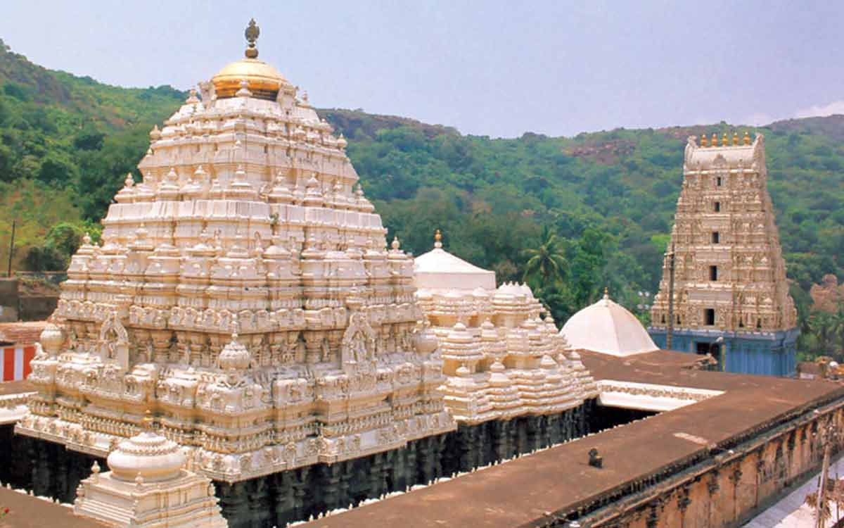 మధ్యాహ్నం 2:30 గంటల వరకే భక్తులకు దర్శనాలు : చందనోత్సవానికి సన్నద్ధత మధ్యాహ్నం 2:30 గంటల వరకే భక్తులకు దర్శనాలు : చందనోత్సవానికి సన్నద్ధత