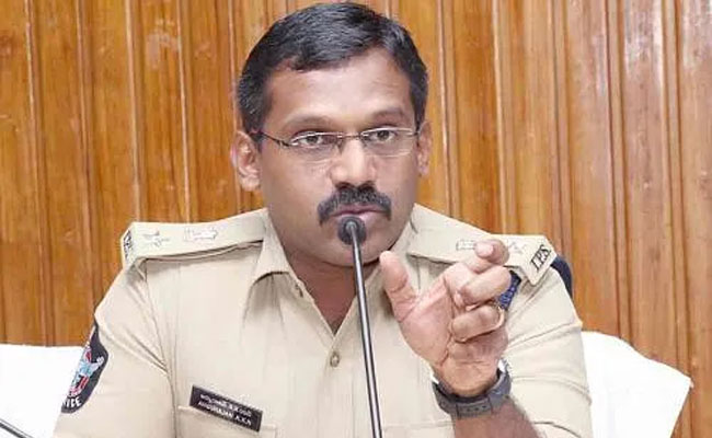 కడప నగరంలో క్రికెట్ బెట్టింగ్ కు పాల్పడుతున్న వారిపై పోలీసులు ఉక్కుపాదం. కడప నగరంలో క్రికెట్ బెట్టింగ్ కు పాల్పడుతున్న వారిపై పోలీసులు ఉక్కుపాదం.