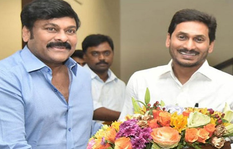 క్రెడిట్ జగన్కేఅన్న చిరు కాదు అధికారులకేఅన్న జగన్ క్రెడిట్ జగన్కేఅన్న చిరు కాదు అధికారులకేఅన్న జగన్