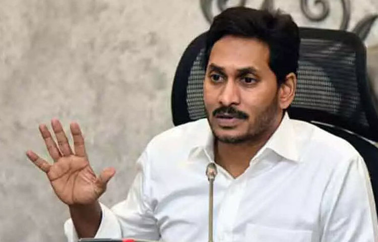 కరోనా వ్యాక్సినేషన్ పై సీఎం జగన్ కీలక నిర్ణయం కరోనా వ్యాక్సినేషన్ పై సీఎం జగన్ కీలక నిర్ణయం