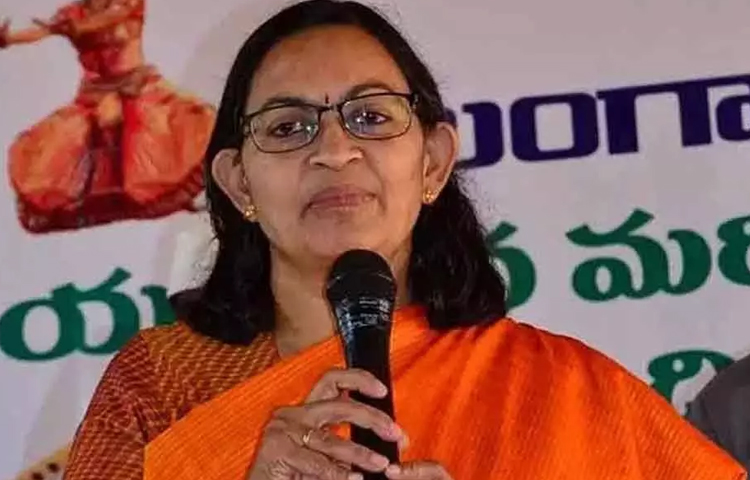 కలెక్టర్ అనితా రామచంద్రన్పై బదిలీ వేటు కలెక్టర్ అనితా రామచంద్రన్పై బదిలీ వేటు