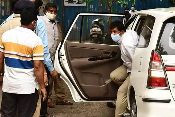 ధూళిపాళ్ల బెయిల్ రద్దు కోరుతూ హైకోర్టులో ఏసీబీ పిటిషన్ ధూళిపాళ్ల బెయిల్ రద్దు కోరుతూ హైకోర్టులో ఏసీబీ పిటిషన్
