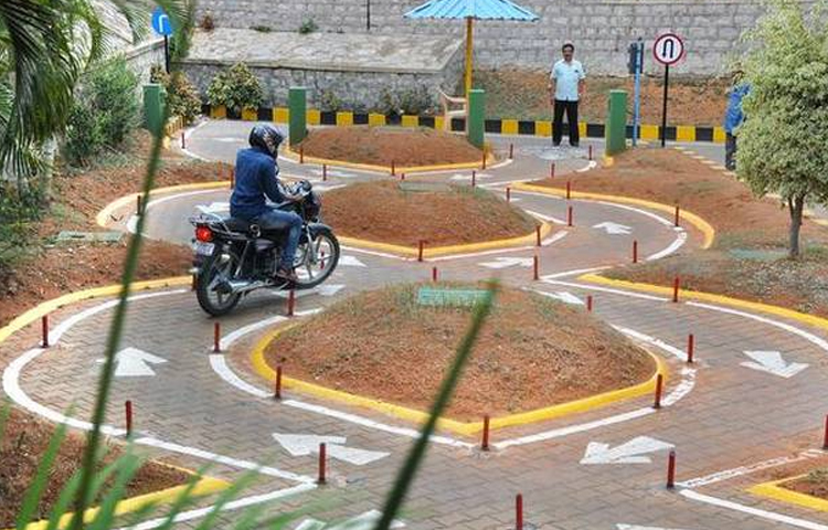 డ్రైవింగ్ లైసెన్సులు జులై ఒకటి నుండి పున ప్రారంభం డ్రైవింగ్ లైసెన్సులు జులై ఒకటి నుండి పున ప్రారంభం