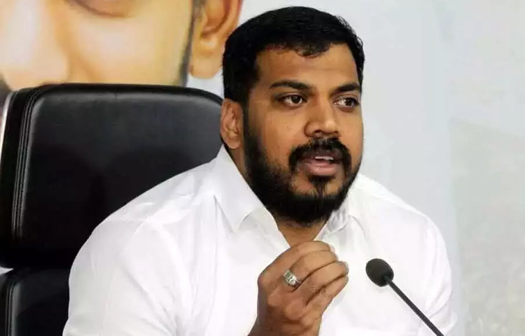 ఈ రాష్ట్రంలో మమ్మల్ని ఎవ్వరు ఏమి పికలేరు ఈ రాష్ట్రంలో మమ్మల్ని ఎవ్వరు ఏమి పికలేరు