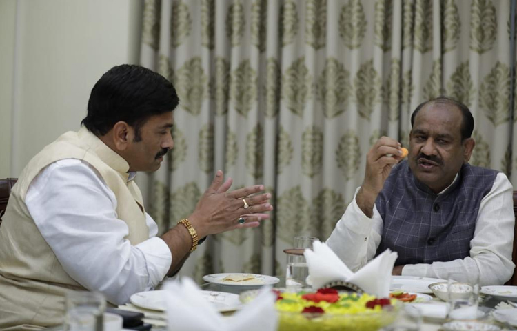 స్పీకర్ ఓంబిర్లాతో ఎంపీ రఘురామకృష్ణరాజు భేటీ స్పీకర్ ఓంబిర్లాతో ఎంపీ రఘురామకృష్ణరాజు భేటీ