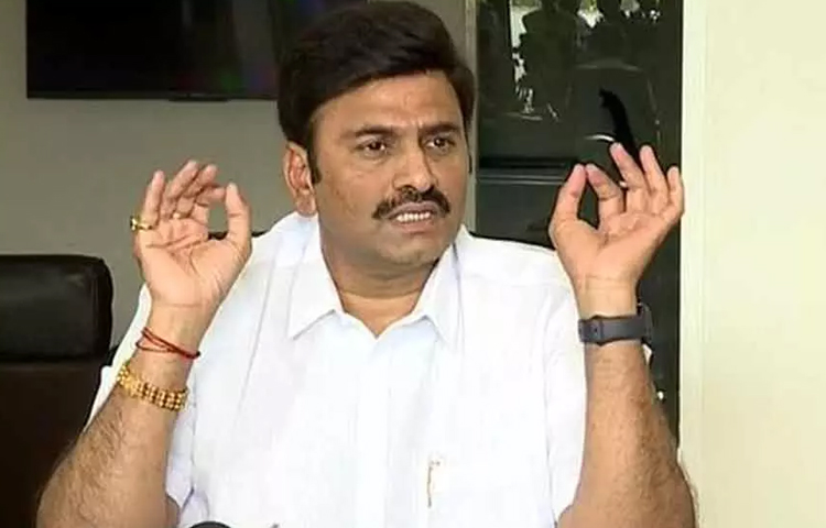 ఉద్యోగులకు జీతాలివ్వడమే గగనమైంది: రఘురామ ఉద్యోగులకు జీతాలివ్వడమే గగనమైంది: రఘురామ