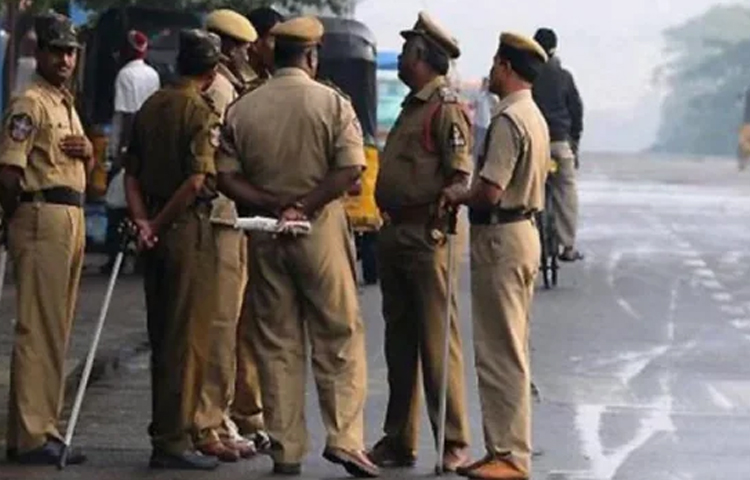 పోలీసులే కిడ్నాపర్లు పోలీసులే కిడ్నాపర్లు