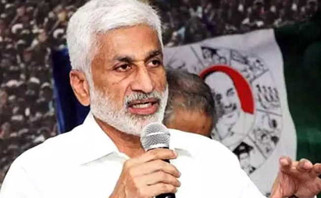 వరద బాధితులే తనను ఓదార్చాలనుకుంటున్నాడు చంద్రబాబు: విజయసాయిరెడ్డి వరద బాధితులే తనను ఓదార్చాలనుకుంటున్నాడు చంద్రబాబు: విజయసాయిరెడ్డి