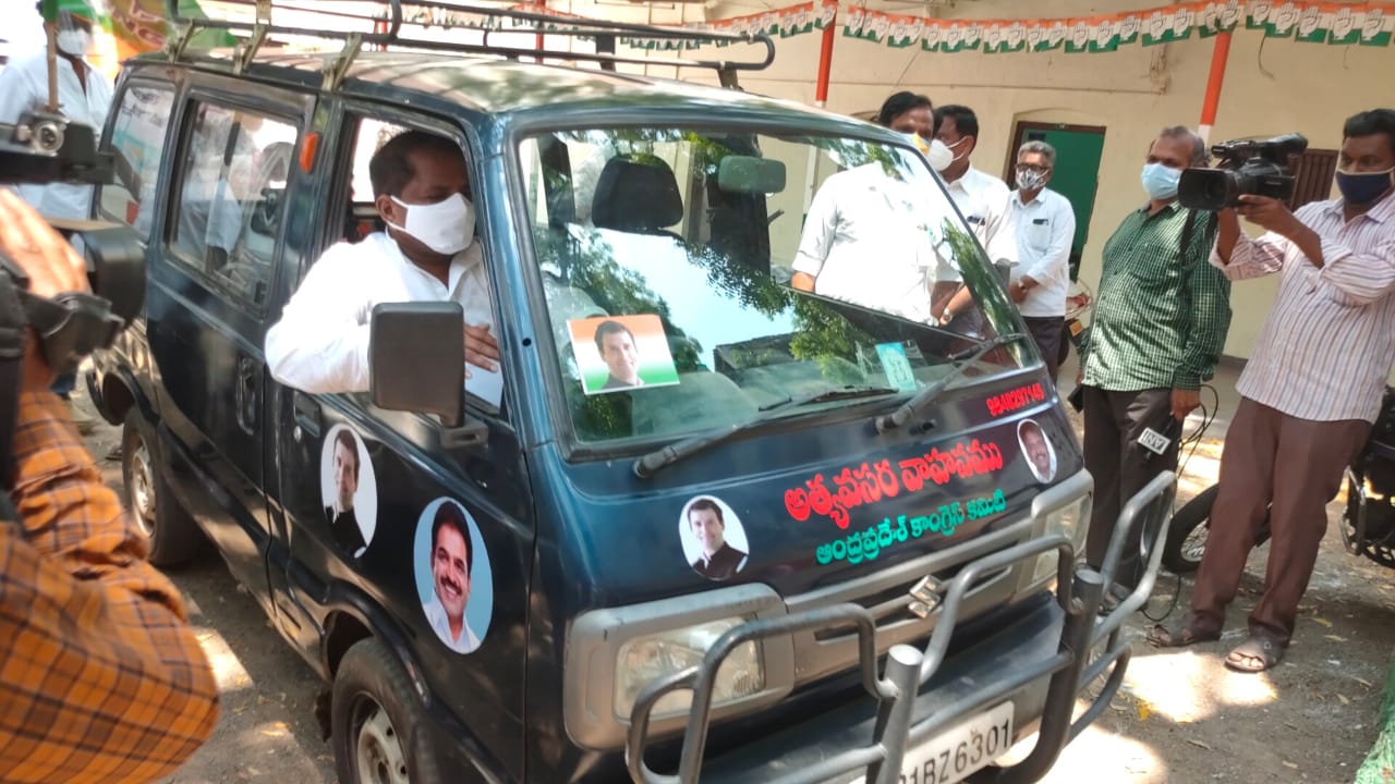 కోవిడ్ బాధితుల రవాణాకోసం అత్యవసర వాహనం కాంగ్రెస్ ఏర్పాటు కోవిడ్ బాధితుల రవాణాకోసం అత్యవసర వాహనం కాంగ్రెస్ ఏర్పాటు