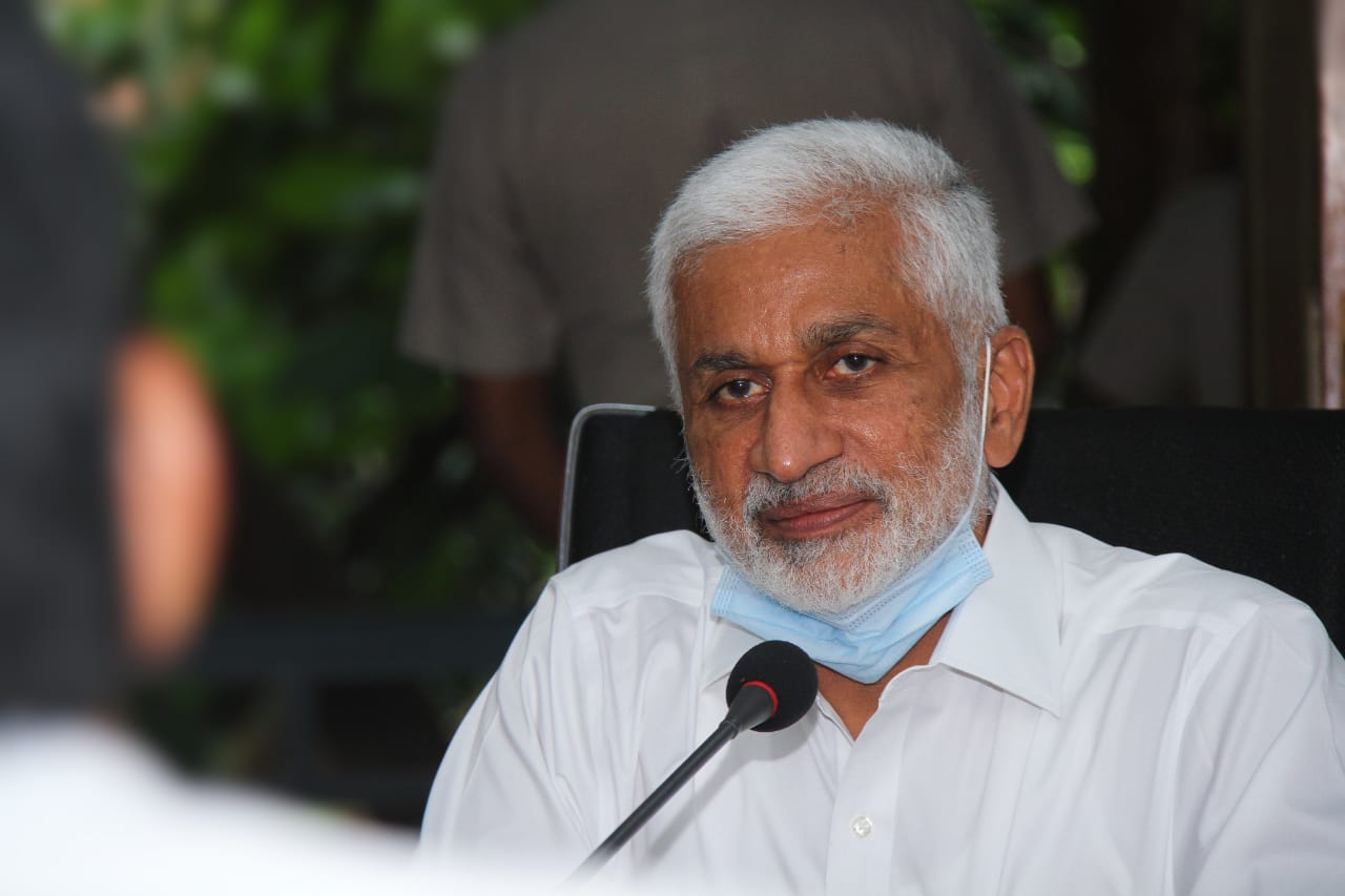 నా జన్మ దినోత్సవం సందర్భంగా హడావిడి, ఆడంబరాలు వద్దు .. విజయసాయిరెడ్డి నా జన్మ దినోత్సవం సందర్భంగా హడావిడి, ఆడంబరాలు వద్దు .. విజయసాయిరెడ్డి