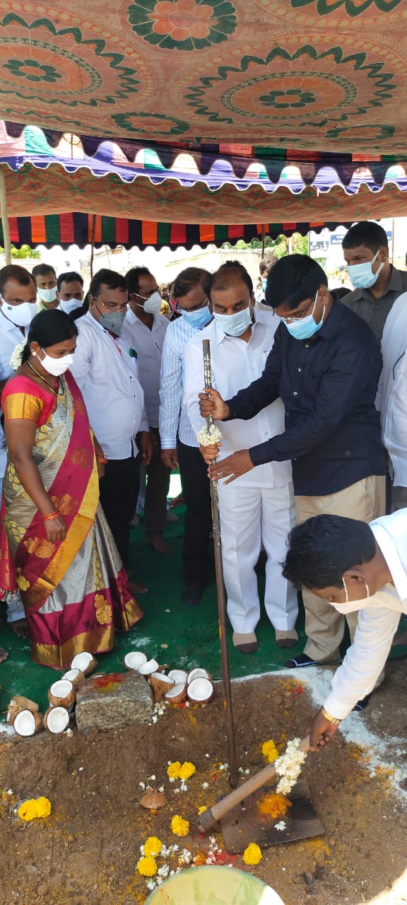 అరచేతిలో వైకుంఠం చూపించిన ఘనత గత పాలకులది. అరచేతిలో వైకుంఠం చూపించిన ఘనత గత పాలకులది.