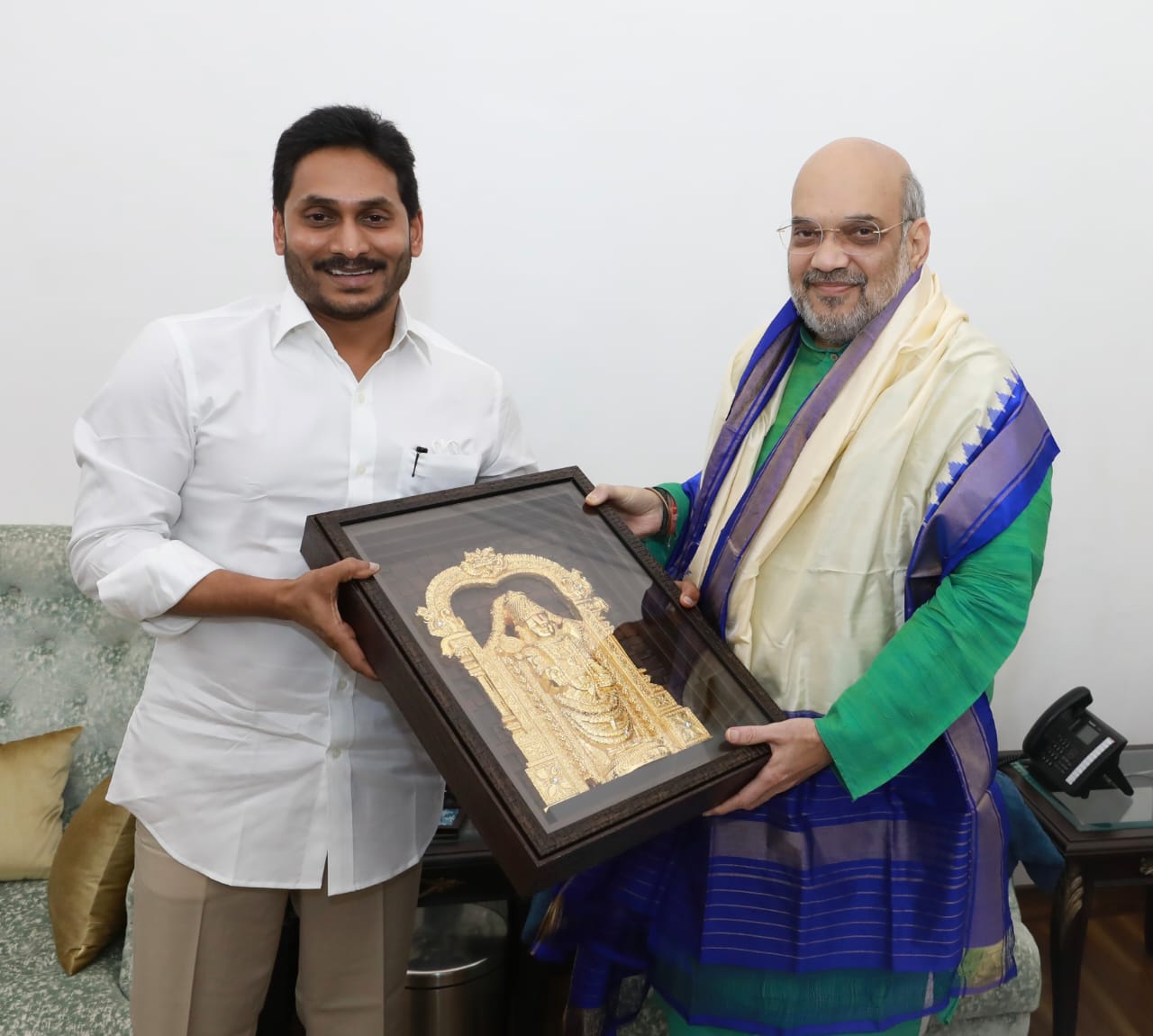 అమిత్ షాతో సీఎం జగన్ భేటీ అమిత్ షాతో సీఎం జగన్ భేటీ