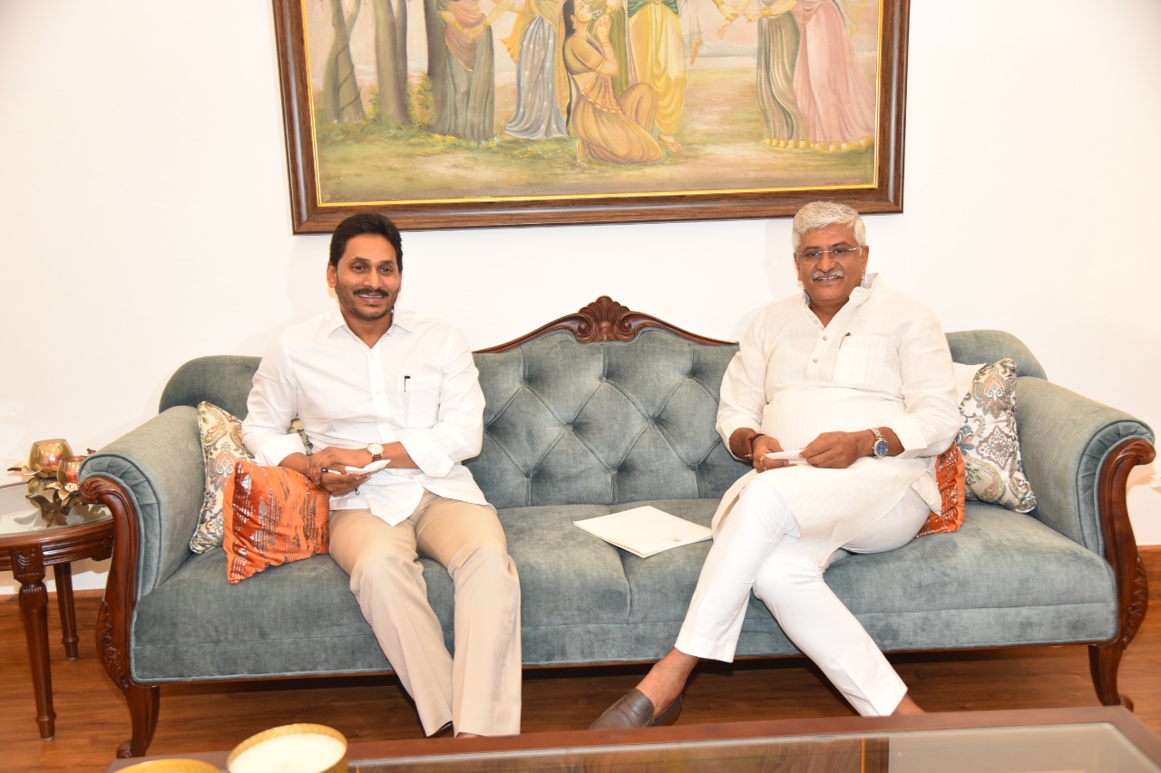 ఢిల్లీలో కొనసాగుతున్న ముఖ్యమంత్రి వైయస్.జగన్ పర్యటన ఢిల్లీలో కొనసాగుతున్న ముఖ్యమంత్రి వైయస్.జగన్ పర్యటన