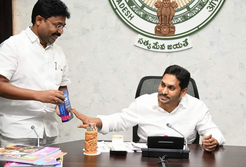 ఇకపై ఇంగ్లీష్ మీడియంలోనే డిగ్రీ కోర్సులు… ఇకపై ఇంగ్లీష్ మీడియంలోనే డిగ్రీ కోర్సులు…