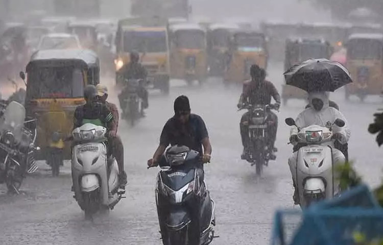 హైదరాబాద్లో భారీ వర్షం ఏపీ, తెలంగాణల్లో పలుచోట్ల వర్షం హైదరాబాద్లో భారీ వర్షం ఏపీ, తెలంగాణల్లో పలుచోట్ల వర్షం