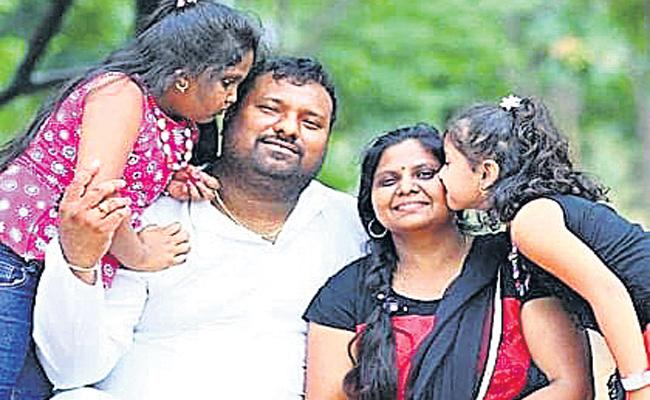 మమ్మీ, డాడీ.. ఎప్పుడొస్తారు? మమ్మీ, డాడీ.. ఎప్పుడొస్తారు?