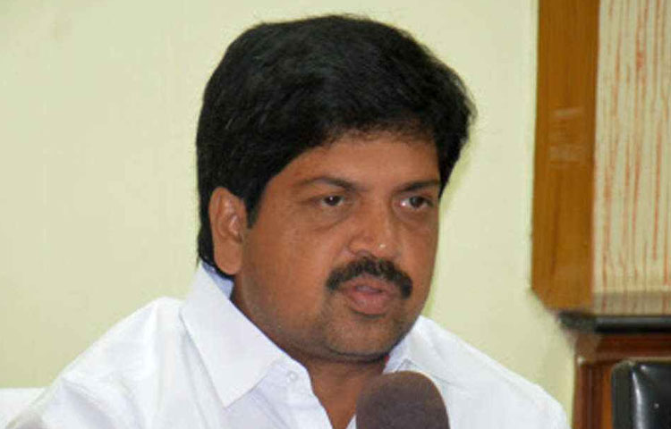 మంత్రి చెబుతున్న అసత్యాల వెనుక కుట్ర ఉంది మంత్రి చెబుతున్న అసత్యాల వెనుక కుట్ర ఉంది