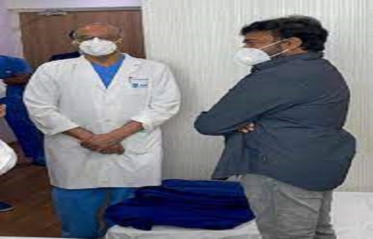టాలీవుడ్ సినీ కార్మికులకు కరోనా వ్యాక్సినేషన్ ప్రారంభించాం: చిరంజీవి టాలీవుడ్ సినీ కార్మికులకు కరోనా వ్యాక్సినేషన్ ప్రారంభించాం: చిరంజీవి