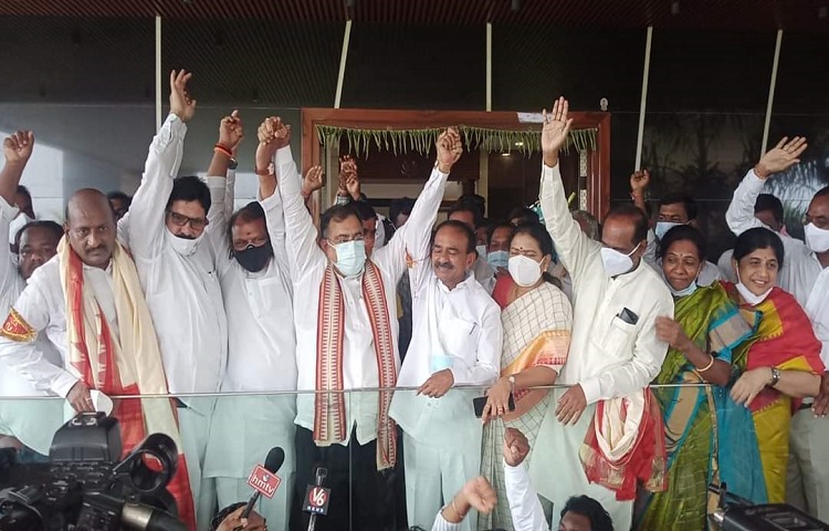 తరుణ్ చుగ్ తో ఈటల తరుణ్ చుగ్ తో ఈటల