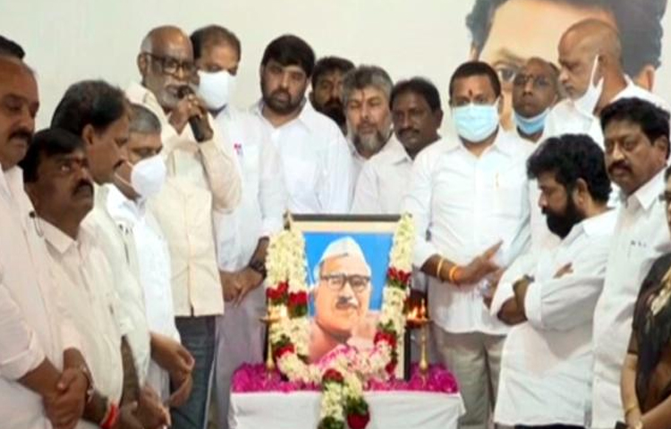 వైసీపీ కార్యాలయంలో బాబూ జగ్ జీవన్ రామ్ వర్థంతి కార్యక్రమం వైసీపీ కార్యాలయంలో బాబూ జగ్ జీవన్ రామ్ వర్థంతి కార్యక్రమం