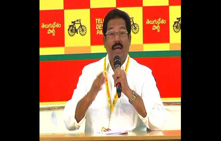 జగనన్న కాలనీ వద్ద లబ్ధిదారులు ఆందోళన జగనన్న కాలనీ వద్ద లబ్ధిదారులు ఆందోళన