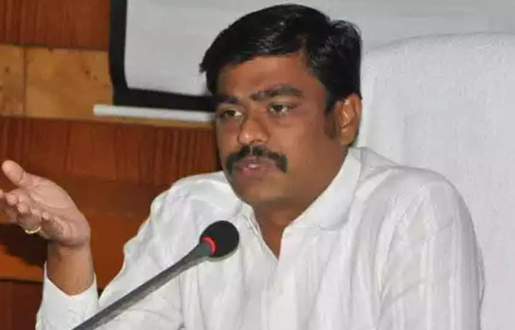 నదిలోకి ఎవ్వరు వెళ్ళకండి.. కలెక్టర్ జె.నివాస్ నదిలోకి ఎవ్వరు వెళ్ళకండి.. కలెక్టర్ జె.నివాస్