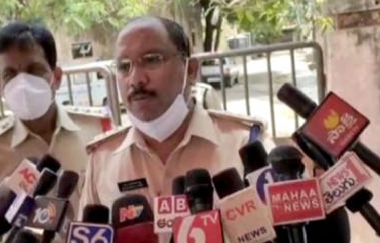 తేజస్వినిని వెంకటేశ్ హత్య చేశాడు: డీఎస్పీ తేజస్వినిని వెంకటేశ్ హత్య చేశాడు: డీఎస్పీ