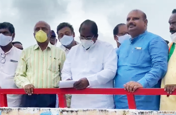 పోలవరం ప్రాజెక్టును పరిశీలించిన ఏపీ భాజపా రాష్ట్ర బృందం పోలవరం ప్రాజెక్టును పరిశీలించిన ఏపీ భాజపా రాష్ట్ర బృందం