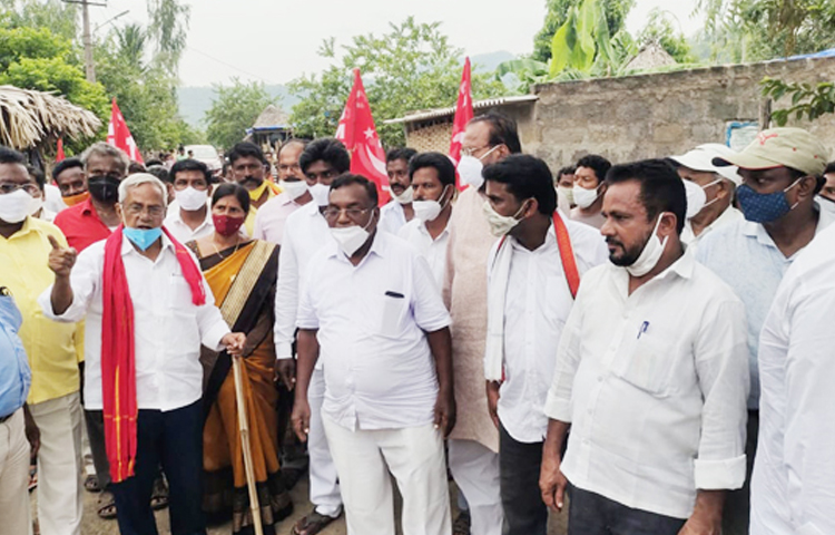 పోలవరం నిర్వాసితుల సమస్యలపై నిరసన దీక్ష పోలవరం నిర్వాసితుల సమస్యలపై నిరసన దీక్ష