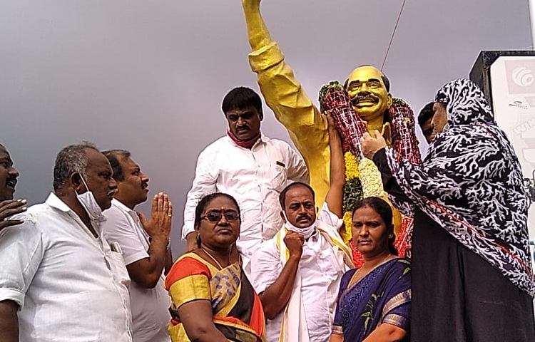 అభివృద్ధి,సంక్షేమ పథకాల ప్రదాత వైఎస్ఆర్ అభివృద్ధి,సంక్షేమ పథకాల ప్రదాత వైఎస్ఆర్