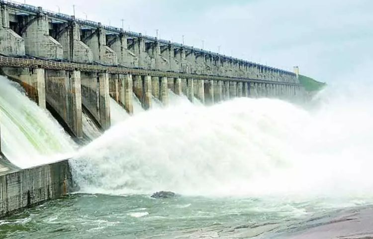శ్రీరాంసాగర్ 32 గేట్ల ఎత్తివేత శ్రీరాంసాగర్ 32 గేట్ల ఎత్తివేత