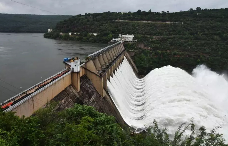 శ్రీశైలం ప్రాజెక్టుకు వరద ఉధృతి శ్రీశైలం ప్రాజెక్టుకు వరద ఉధృతి