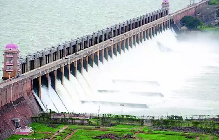 పరవళ్లు తొక్కుతున్న తుంగభద్ర పరవళ్లు తొక్కుతున్న తుంగభద్ర