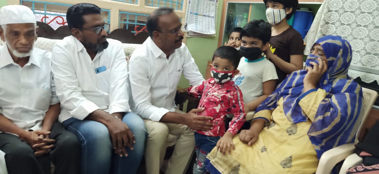 మీకు అండగా నేనున్నా.ఎమ్మెల్యే డాక్టర్ పివి సిద్ధారెడ్డి మీకు అండగా నేనున్నా.ఎమ్మెల్యే డాక్టర్ పివి సిద్ధారెడ్డి