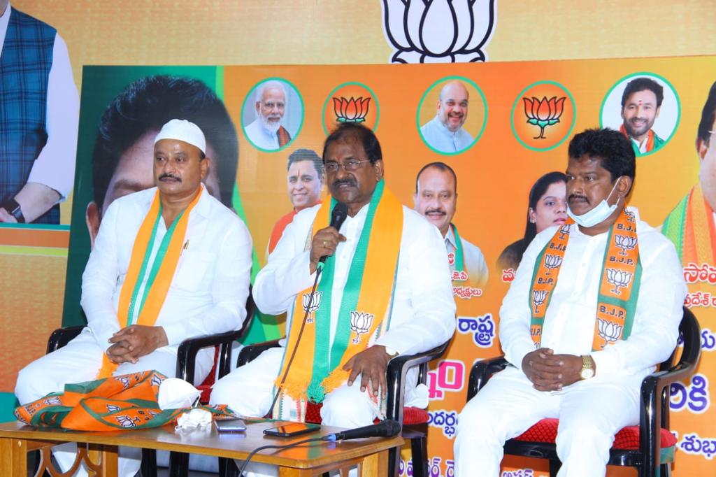 దేశాన్ని గౌరవించేలా ప్రేరణ ఇచ్చేది భాజపా మాత్రమే దేశాన్ని గౌరవించేలా ప్రేరణ ఇచ్చేది భాజపా మాత్రమే