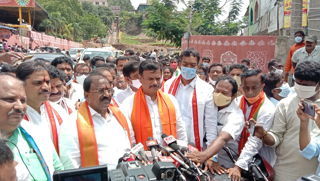 అమరావతిని పూర్తి స్థాయిలో అభివృద్ధి చేయండి: సోము వీర్రాజు అమరావతిని పూర్తి స్థాయిలో అభివృద్ధి చేయండి: సోము వీర్రాజు